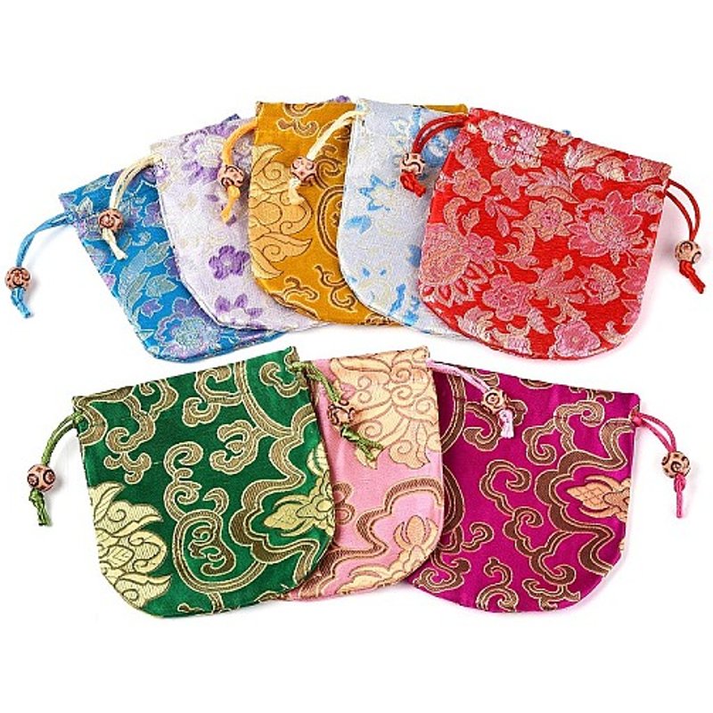 Sacs à bijoux en satin brodés chinois avec cordon — Rangement et présentation