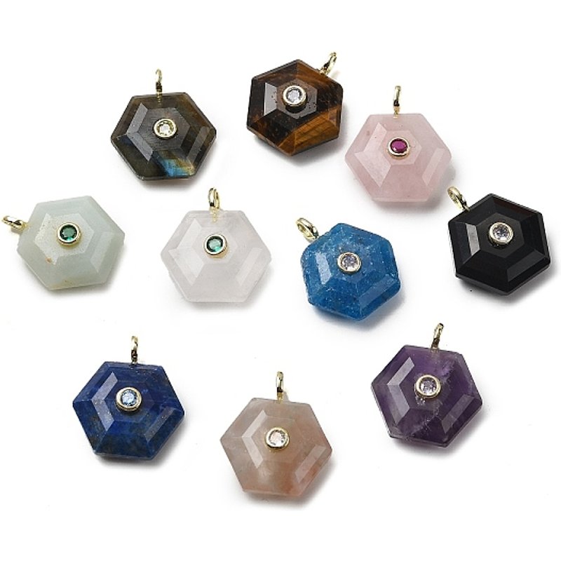 Charms Hexagon Facettés en Pierre Naturelle avec Trouvailles en Laiton — Breloques et pendentifs