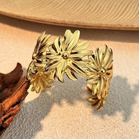 Bracelet Cuff en Acier Inoxydable 304 pour Femmes avec Design de Fleur — Bracelet Femme