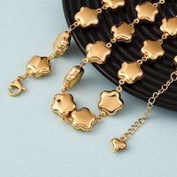 Collier en chaîne à maillons fleuris en acier inoxydable 304, doré — Collier pendentif