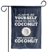Soyez vous-même, sauf si vous pouvez être un Coconut Garden Flag — Drapeaux décoratifs