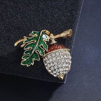 Broche en alliage de strass cône de pin dorée 37x41mm — Broches