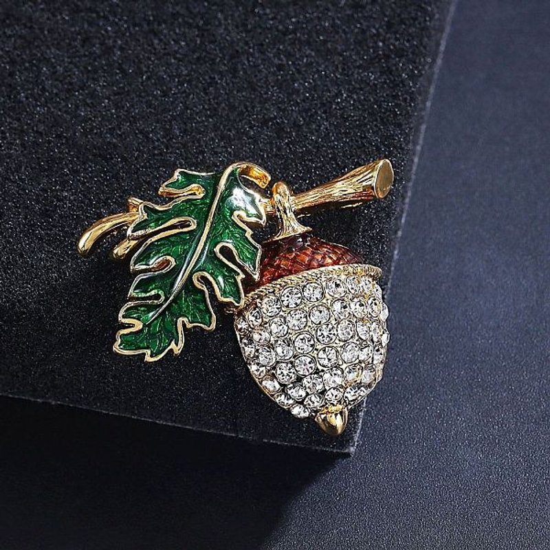 Broche en alliage de strass cône de pin dorée 37x41mm — Broches