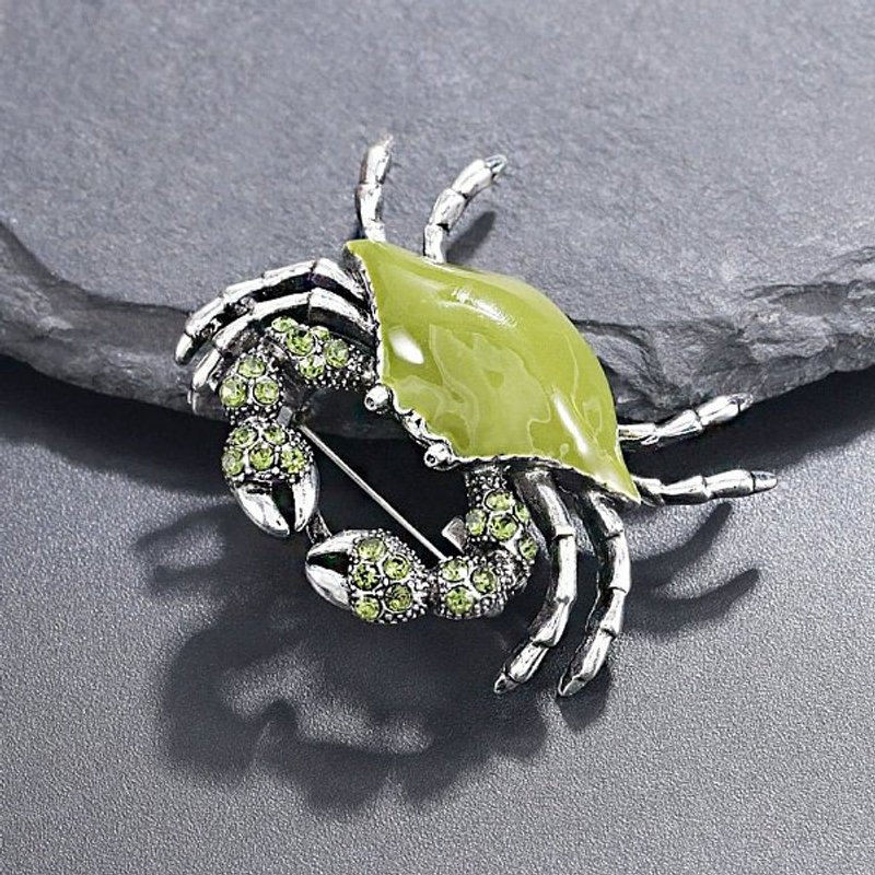 Broche en alliage de strass en forme de crabe pour hommes et femmes — Broches