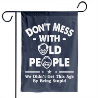 Drapeau de jardin Don't Mess With Old People par Bei — Drapeaux décoratifs