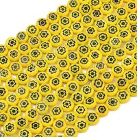 Fils de perles plates rondes en verre Millefiori, design fleur jaune — Perles à bijoux