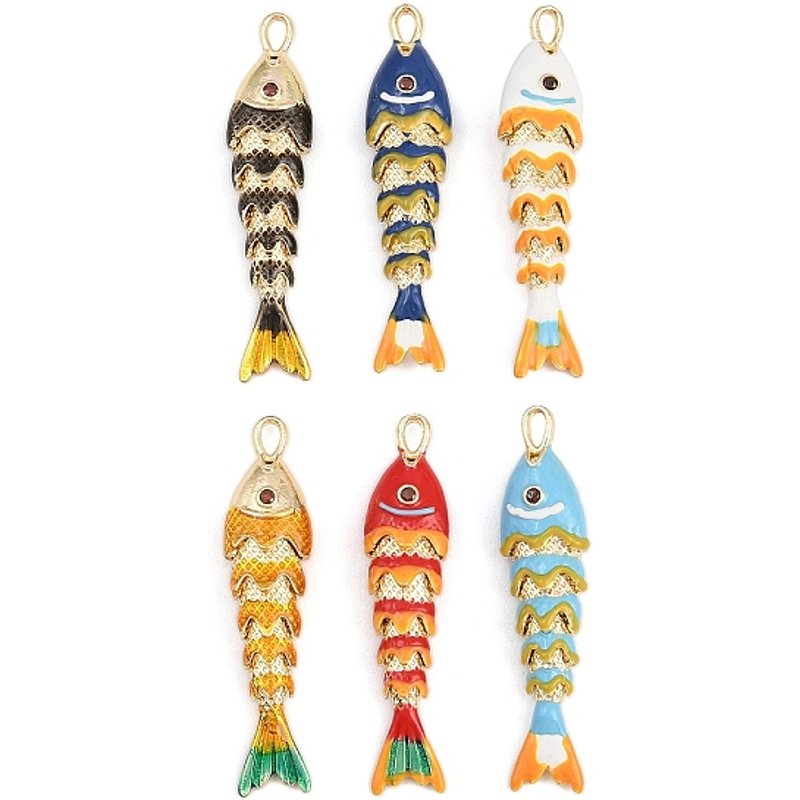 Pendentif en laiton avec zircon cubique micro pavé, poisson, émaillé, plaqué or 18K — Breloques et pendentifs