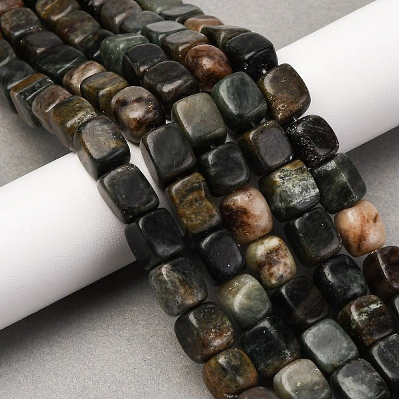 Fils de perles de biotite naturelle, cubiques, 7-12mm, 41pcs/fils — Perles à bijoux