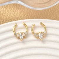 Anneaux de nez en laiton Pave Zirconia Cubique clair en forme de fer à cheval — Bijoux fantaisie