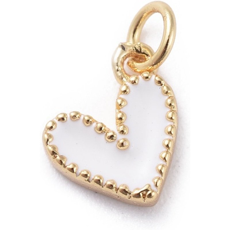 Charm en Émail en Forme de Cœur avec Trouvailles en Laiton, Plaqué Or 18k — Breloques et pendentifs