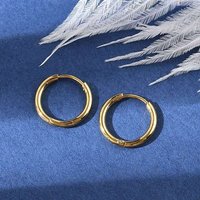 Boucles d'oreilles huggie en acier inoxydable 304 avec plaquage PVD — Boucles d'oreilles créoles