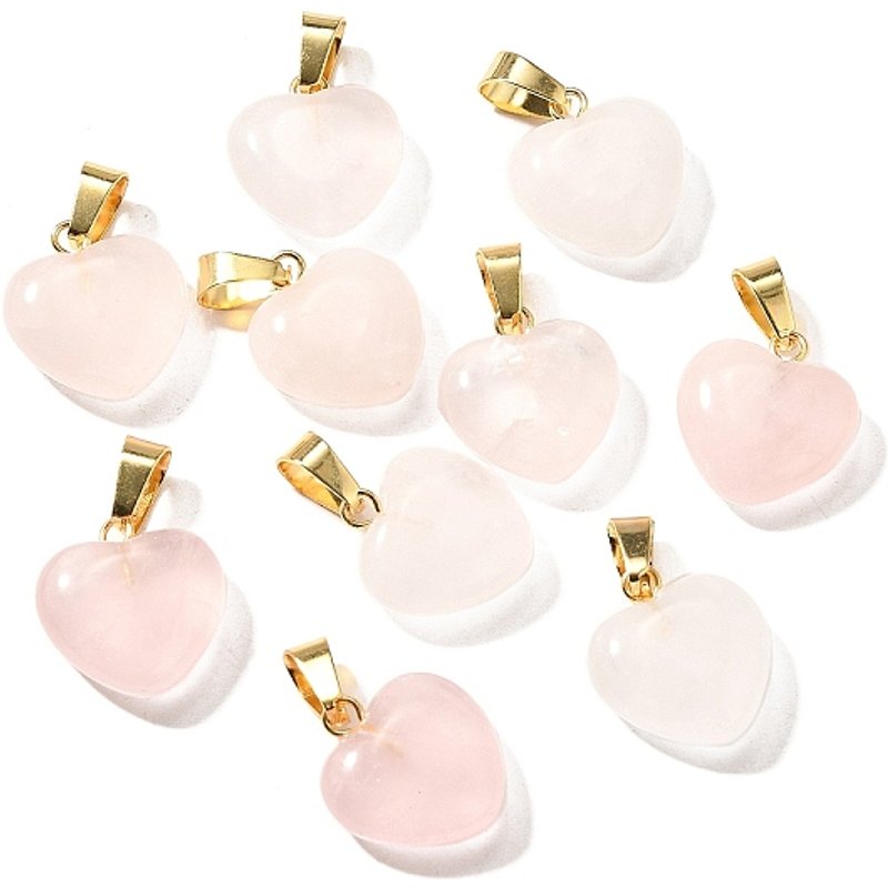Pendentif en Quartz Rose Naturel en Forme de Cœur avec Trouvailles en Laiton — Breloques et pendentifs