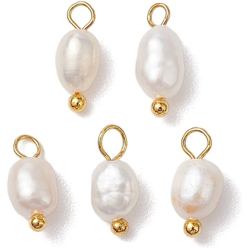 Charms en perles de culture d'eau douce avec boucles en laiton — Breloques et pendentifs
