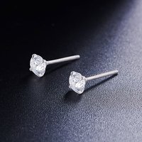 Clous d'oreilles en argent sterling 925 plaqué rhodium avec zircon cubique — Bijoux fantaisie