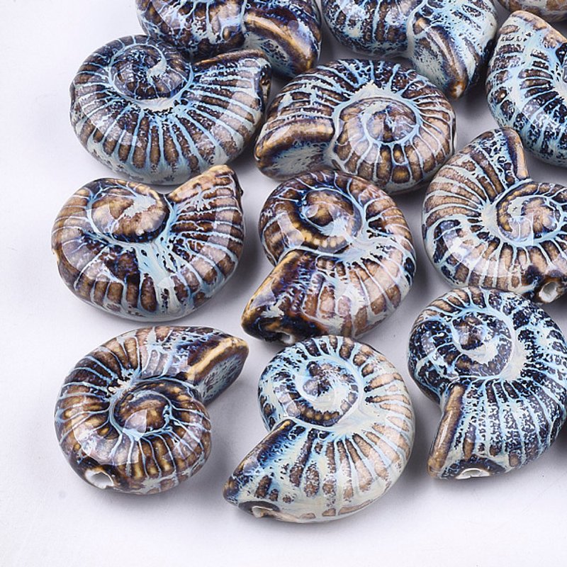 Perles en porcelaine faites à la main, design de coquillage antique — Perles à bijoux