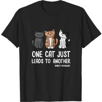 Un chat en entraîne un autre - T-shirt pour hommes