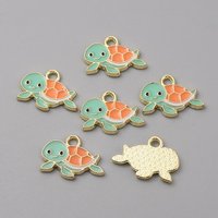 Charm en Émail de Tortue de Mer en Or Clair — Breloques et pendentifs