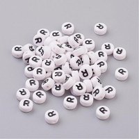 Perles Acryliques Rondes Plates avec Lettre R, Blanches et Noires — Perles à bijoux
