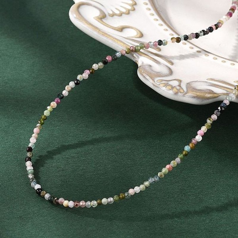 Collier en perles de tourmaline naturelle avec fermoir en acier inoxydable — Collier pendentif