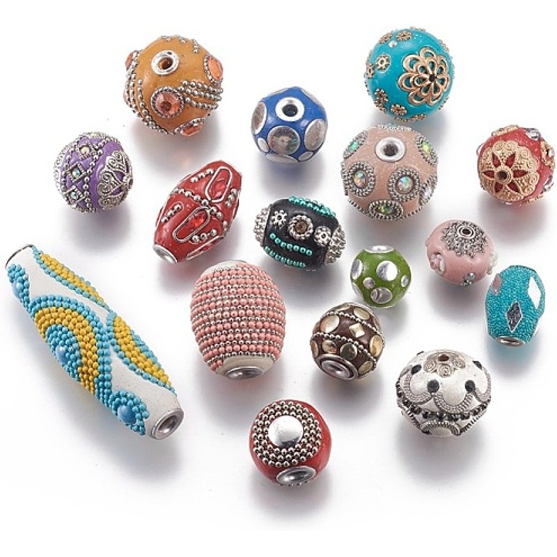 Perles artisanales d'Indonésie avec éléments en métal, formes et couleurs variées — Perles à bijoux
