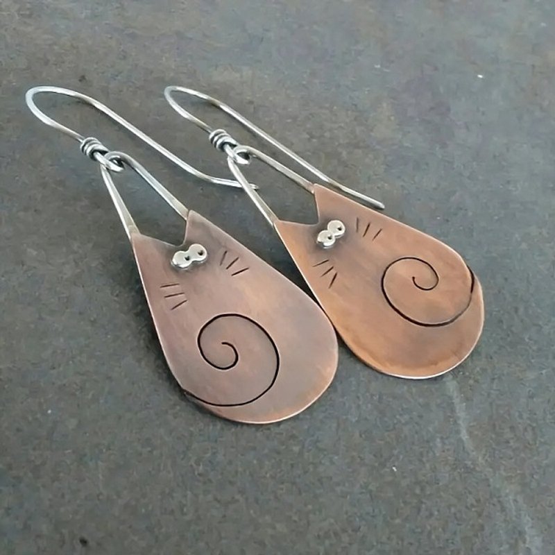 Boucles d'oreilles pendantes en forme de chat, rouge cuivre, 48 mm — Boucles D'oreilles