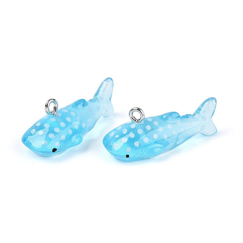Charms de requin thème animal marin avec boucles en ton platine — Breloques et pendentifs