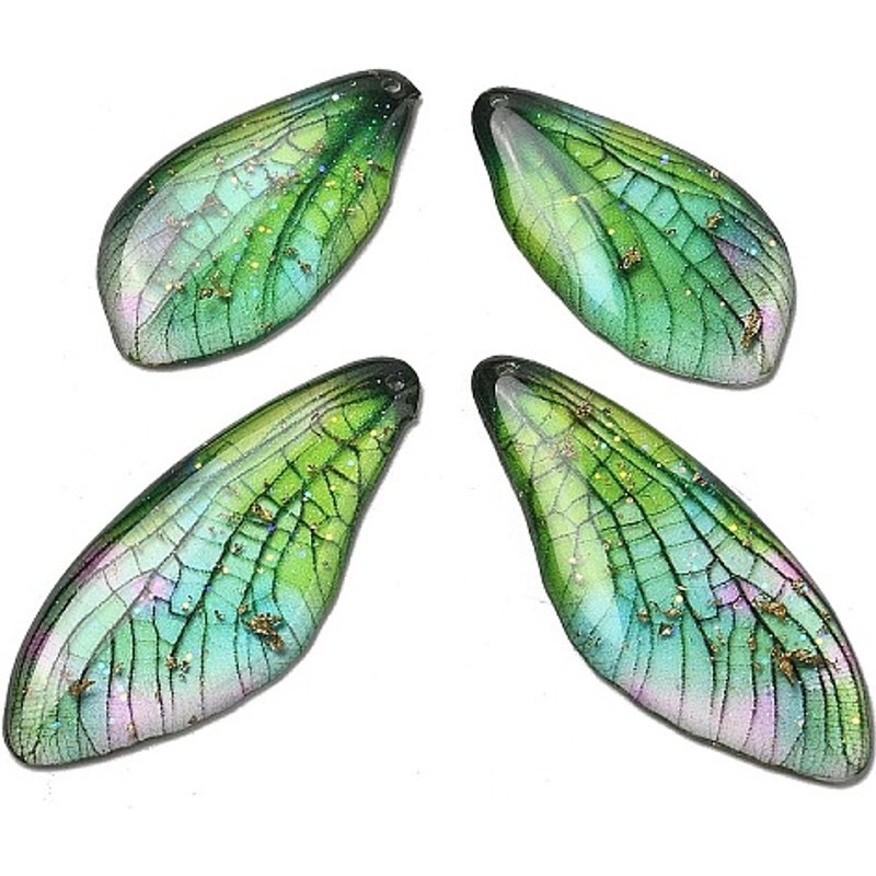 Pendants en résine époxy transparente en forme d'ailes de papillon avec feuille d'or — Breloques et pendentifs