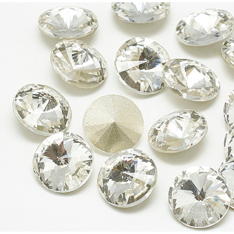 Cabochons en verre à dos pointu, Rivoli, facettés, 12x6mm — Pierres précieuses en vrac