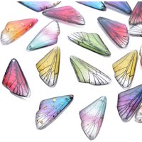Pendentifs en résine transparente avec feuille d'or et aile d'insecte — Breloques et pendentifs