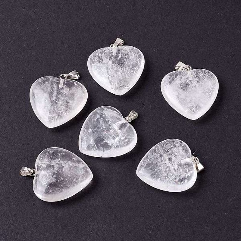 Pendentifs en cristal de quartz naturel en forme de cœur avec attaches en laiton — Breloques et pendentifs