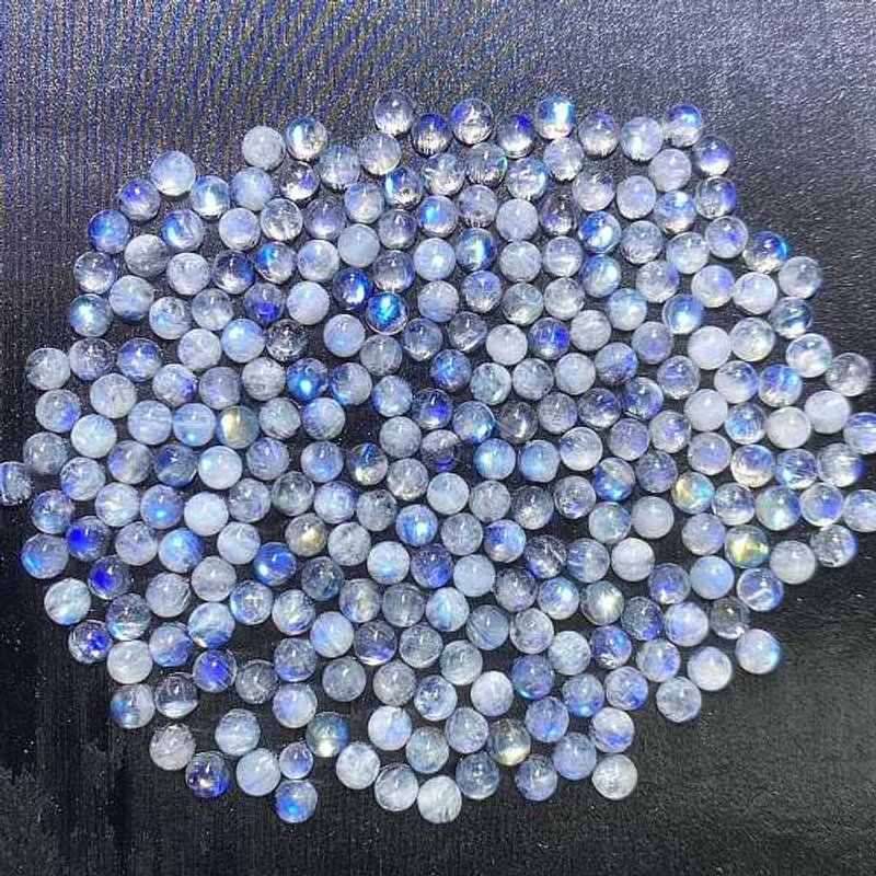 Cabochons de Pierre de Lune Arc-en-Ciel Naturelle, Demi-Rond, 4mm — Pierres précieuses en vrac