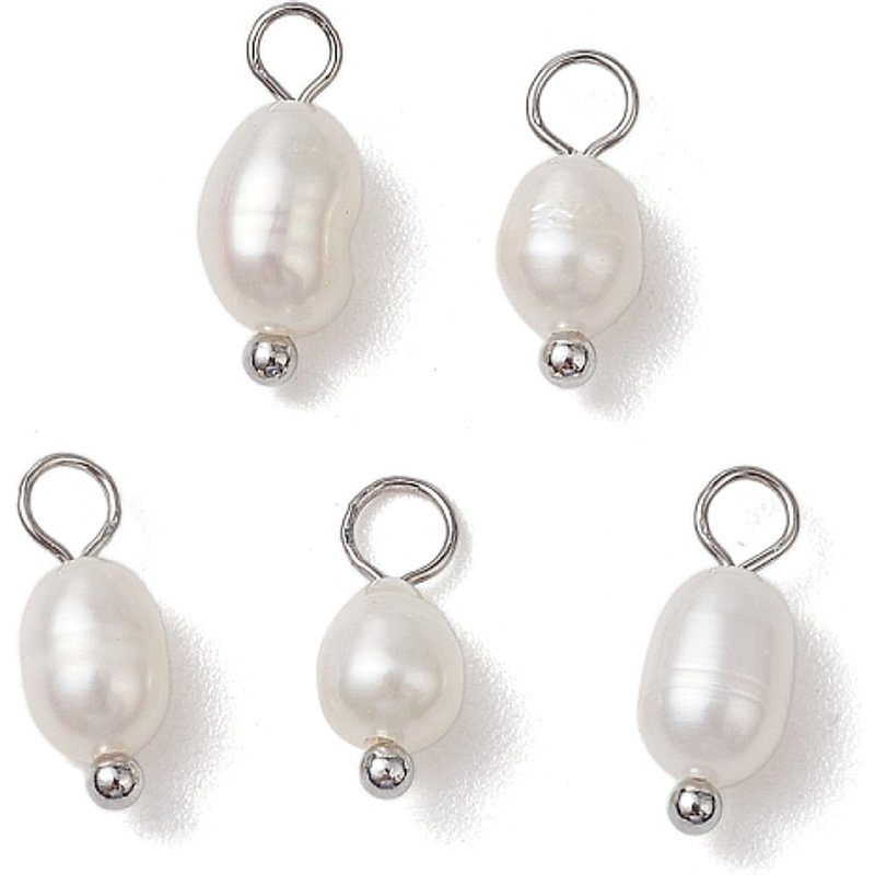 Charm en perles de culture d'eau douce avec boucles en laiton — Breloques et pendentifs