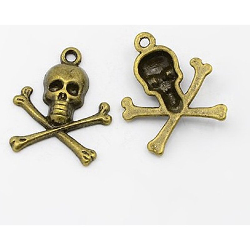 Pendentif en Alliage de Style Tibétain - Crâne de Pirate en Bronze Antique — Breloques et pendentifs