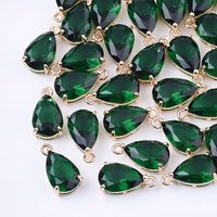 Charm en verre transparent en forme de goutte avec fixations en laiton — Breloques et pendentifs