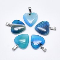 Pendants en agate naturelle en forme de cœur avec attaches en acier inoxydable — Breloques et pendentifs