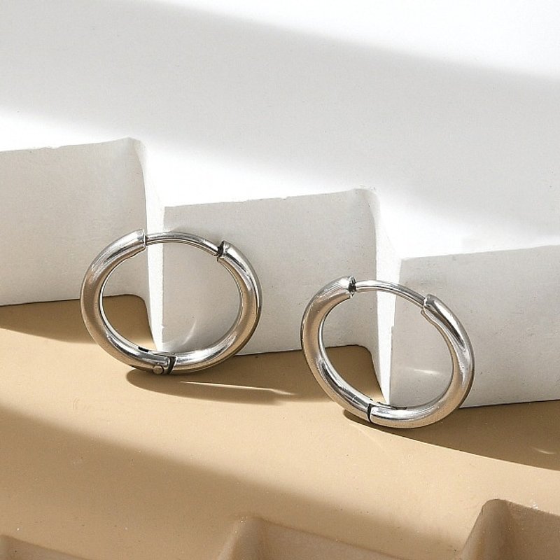 Boucles d'oreilles huggie en acier inoxydable 202, hypoallergéniques — Boucles d'oreilles créoles