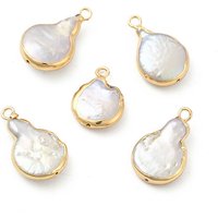 Pendants en perles Keshi baroques en forme de goutte avec boucles en laiton — Breloques et pendentifs