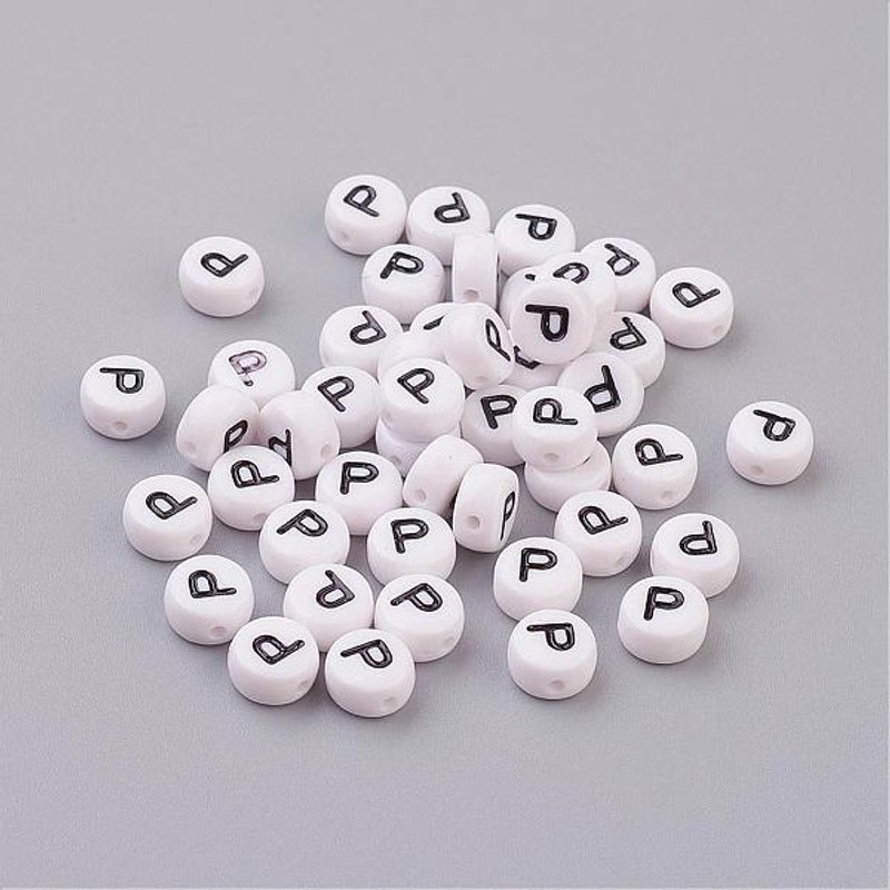 Perles Acryliques Rondes Plates avec Lettre P, Blanc & Noir — Perles à bijoux