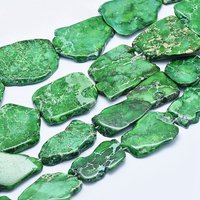 Fil de perles d'Imperial Jasper naturel, nuggets verts teints
