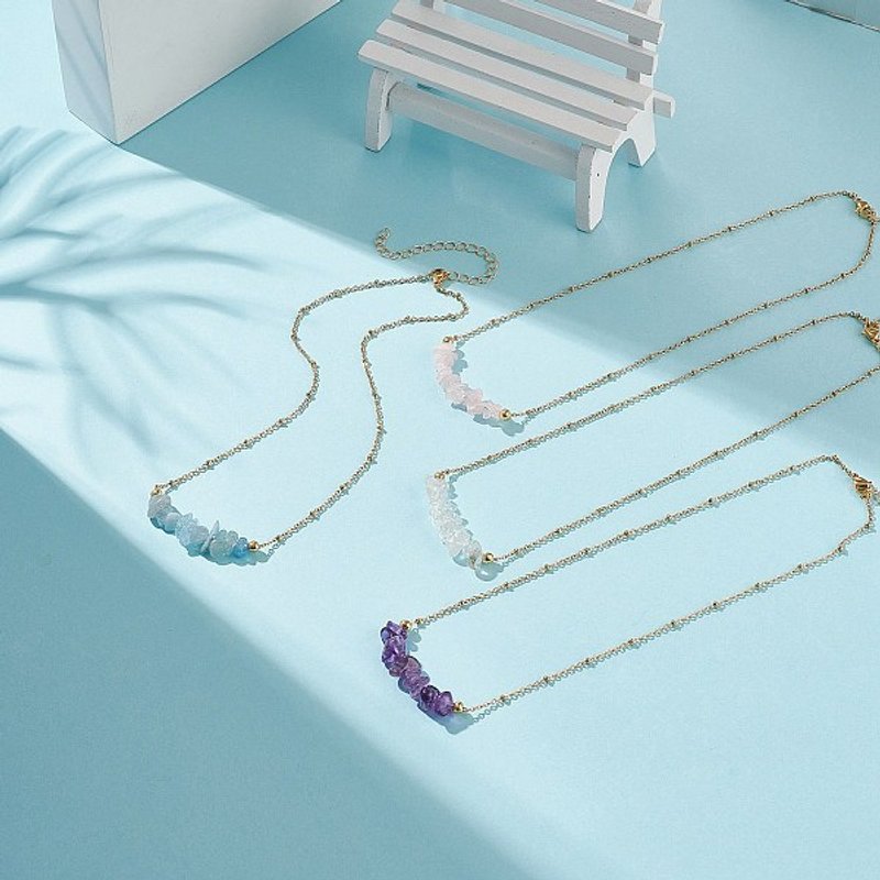 Collier en perles de pierres naturelles mélangées avec chaîne plaquée or — Collier pendentif