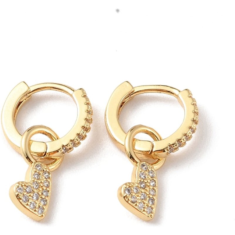 Boucles d'oreilles créoles en zircon cubique clair en forme de cœur — Boucles d'oreilles créoles