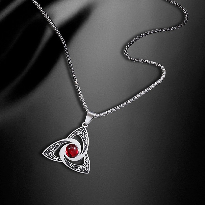 Collier Pendentif Viking Trinity Knot en Acier Inoxydable avec Zircon Rouge — Collier pendentif
