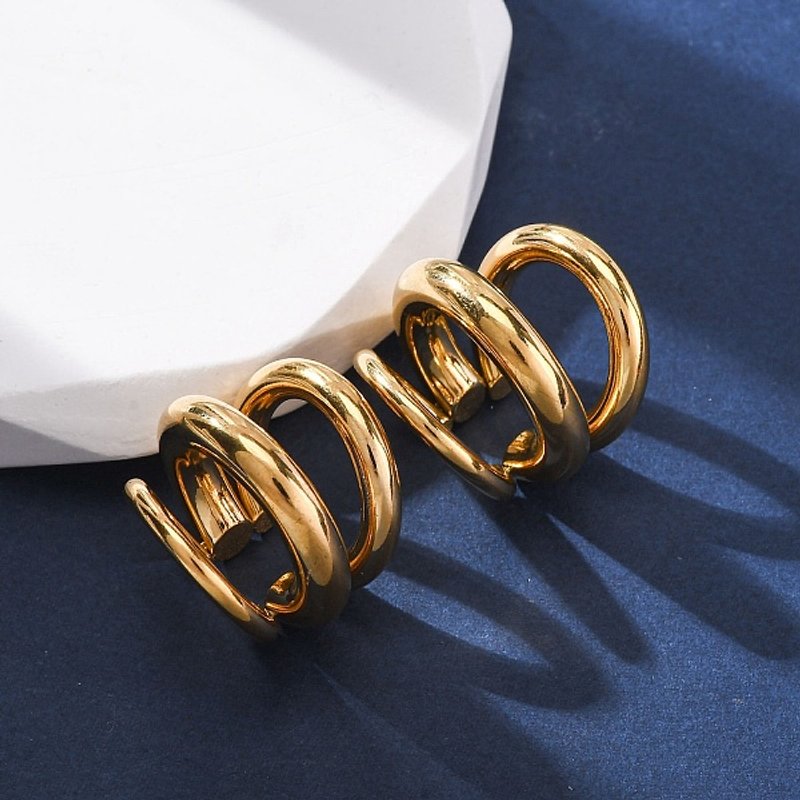 Boucles d'oreilles en acier inoxydable en forme de C, plaquées or 18K — Bijoux fantaisie
