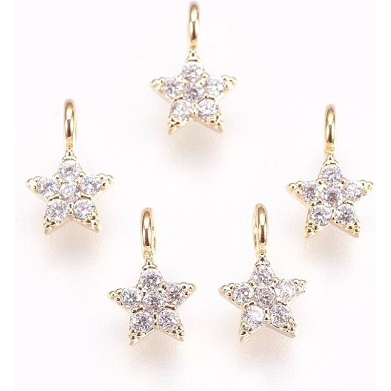 Charm en Zircon Cubique Micro Pave en Laiton, Plaqué Or 18K — Breloques et pendentifs