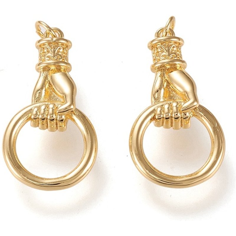 Pendentif en laiton en forme de poing avec anneau, plaqué or, 28x14.5mm — Breloques et pendentifs