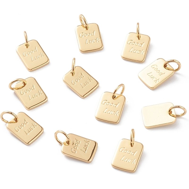 Charms en laiton avec anneaux, rectangle Bonne Chance, plaqué or 18K — Breloques et pendentifs