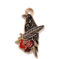 Pendentif en Émail en Alliage - Corbeau avec Rose, Or Clair — Breloques et pendentifs