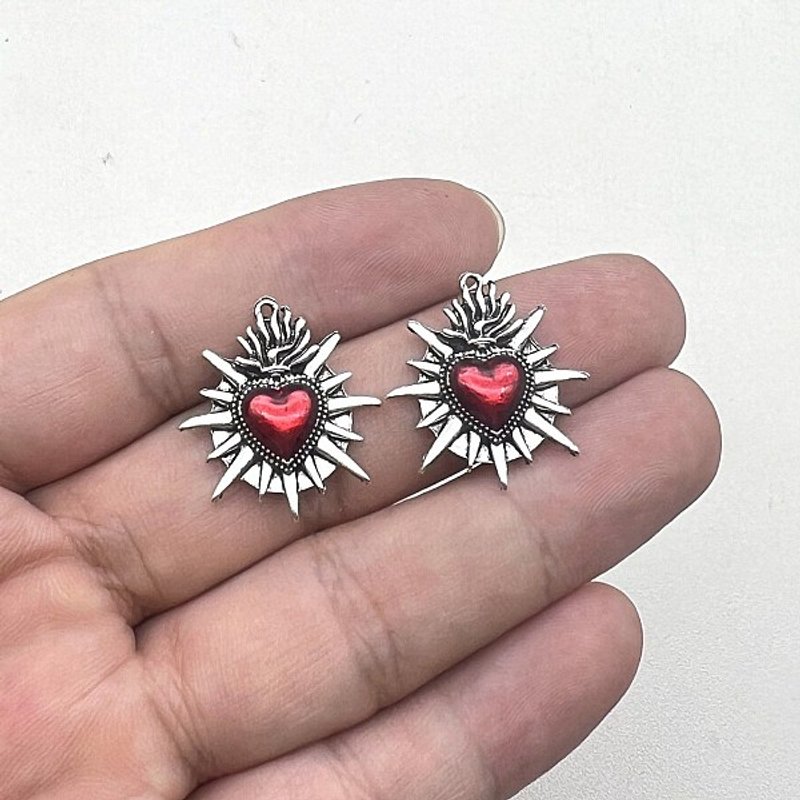 Pendentif en alliage de zinc de style tibétain avec symbole du cœur sacré — Breloques et pendentifs