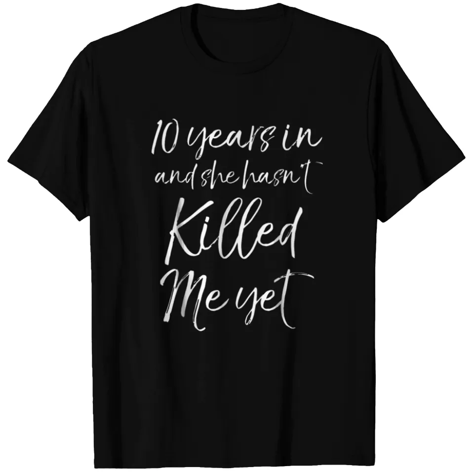 T-shirt 10 ans, elle ne m'a pas encore tué, 10e anniversaire