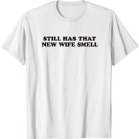 T-shirt Still Has That New Wife Smell pour hommes — T-shirts pour hommes